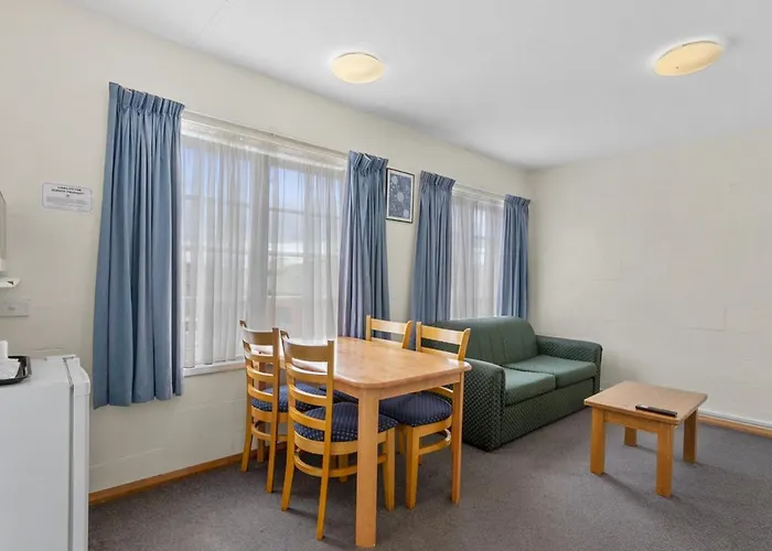 Martin Cash Motel